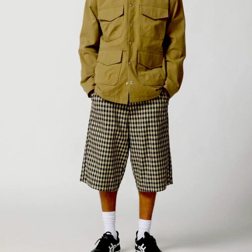 U O Quilted shirt jacket by BDG Adjustable hood,flapped pockets at the chest. - Picture 2 of 5